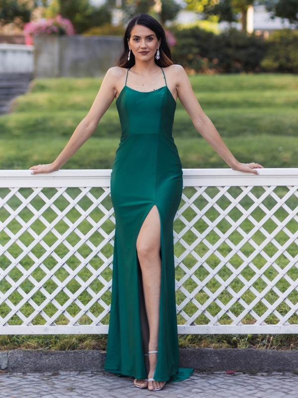 Elegantes schwarzes Abendkleid mit Schlitz und Spaghettiträgern für besondere Anlässe