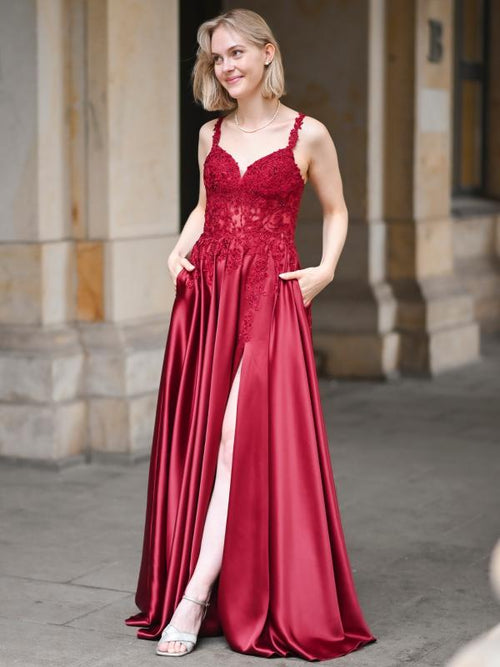 Rotes Abendkleid mit Spitze und Schlitz, elegant für Ball oder Gala