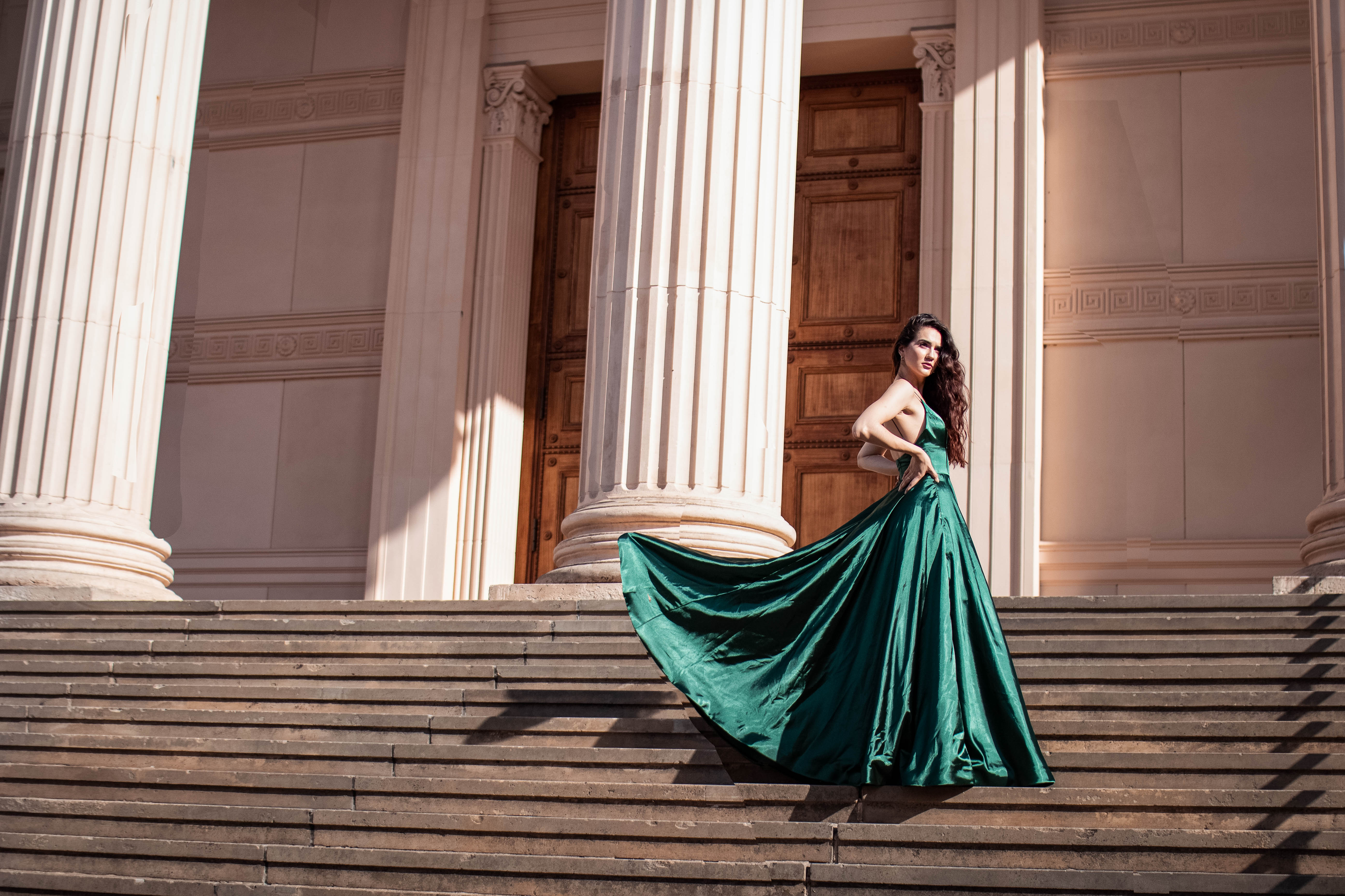 Diverse Schnitte von Abendkleidern